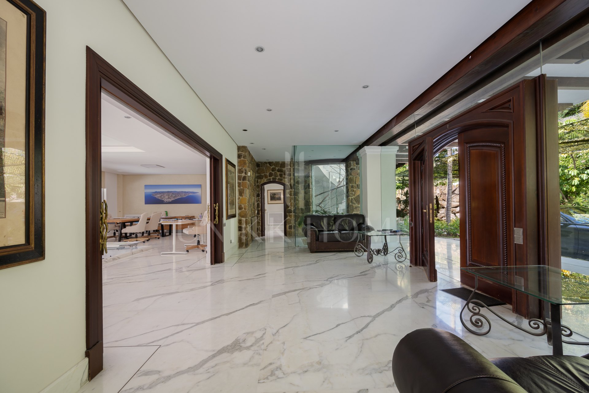 Exclusiva villa mediterránea de lujo en Sierra Blanca con vistas panorámicas al mar y a La Concha