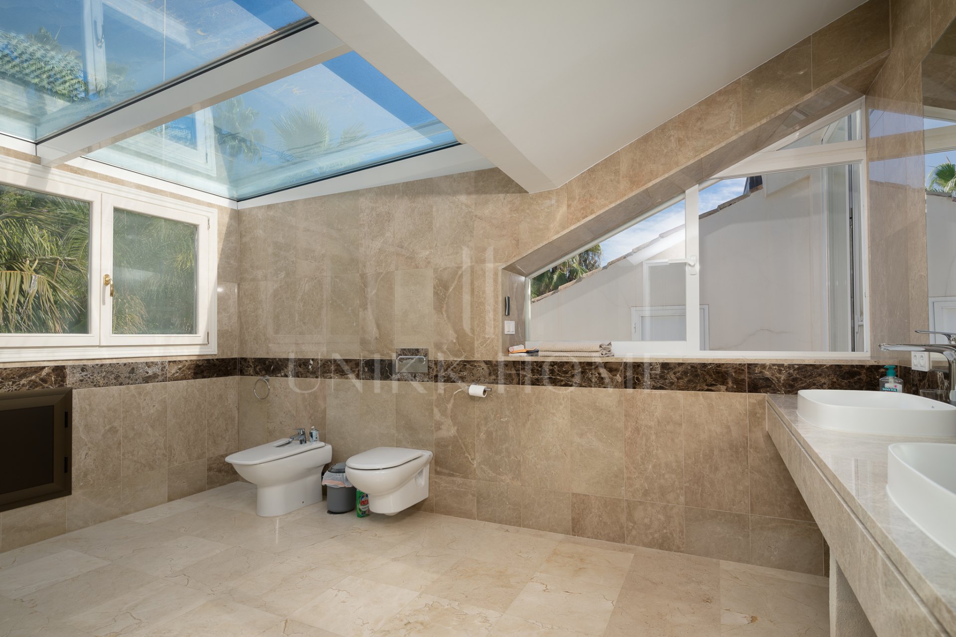 Exclusiva villa mediterránea de lujo en Sierra Blanca con vistas panorámicas al mar y a La Concha