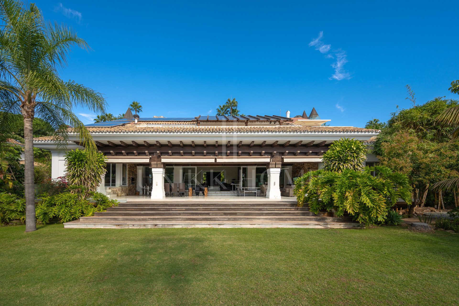 Exclusiva villa mediterránea de lujo en Sierra Blanca con vistas panorámicas al mar y a La Concha