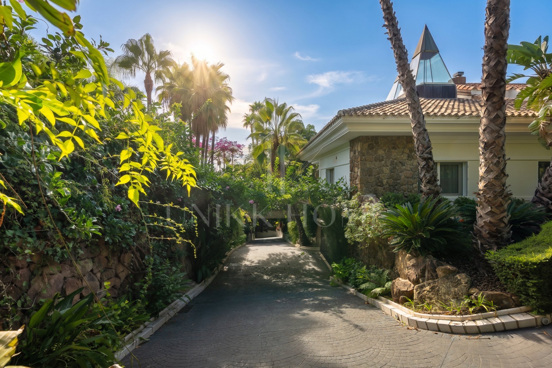 Exclusiva villa mediterránea de lujo en Sierra Blanca con vistas panorámicas al mar y a La Concha