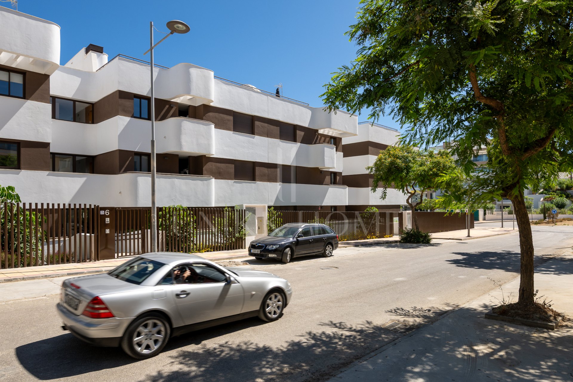 Stunning 3-Bedroom Duplex Penthouse with Sea Views and 117 m² of Terraces in Estepona