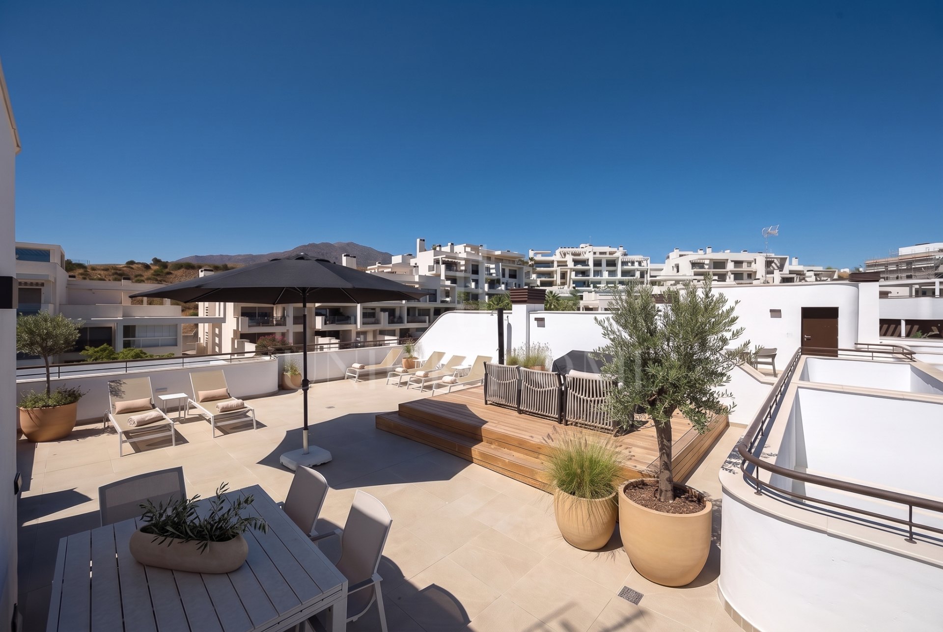 Stunning 3-Bedroom Duplex Penthouse with Sea Views and 117 m² of Terraces in Estepona