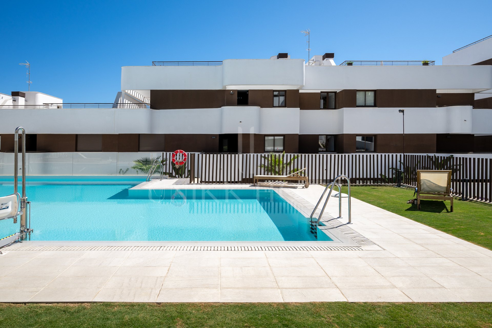 Stunning 3-Bedroom Duplex Penthouse with Sea Views and 117 m² of Terraces in Estepona
