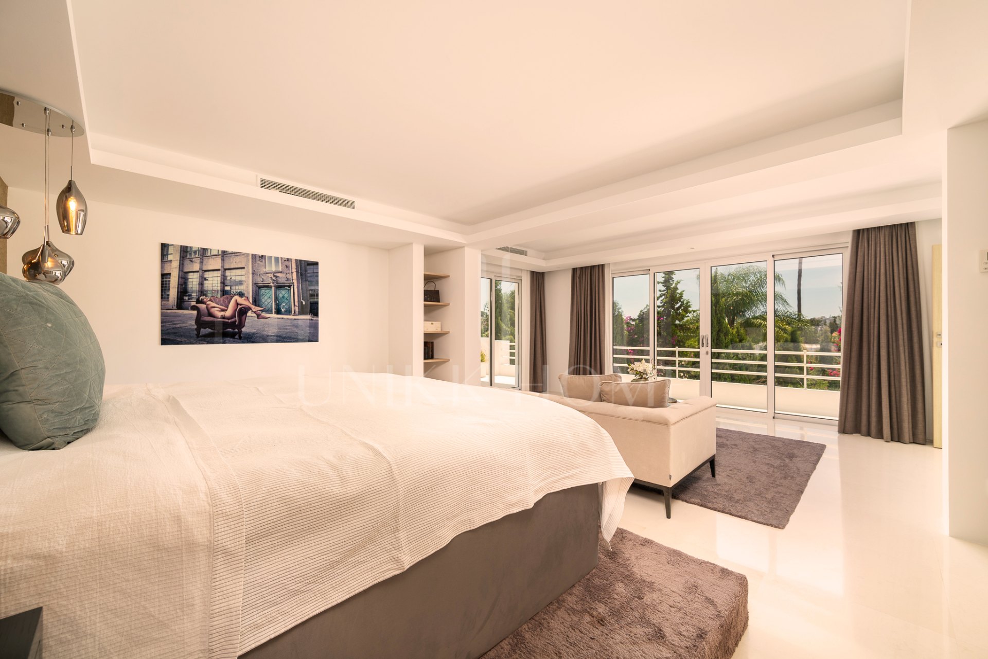 Villa de siete dormitorios con piscina privada y vistas panorámicas en Parcelas del Golf, Nueva Andalucía
