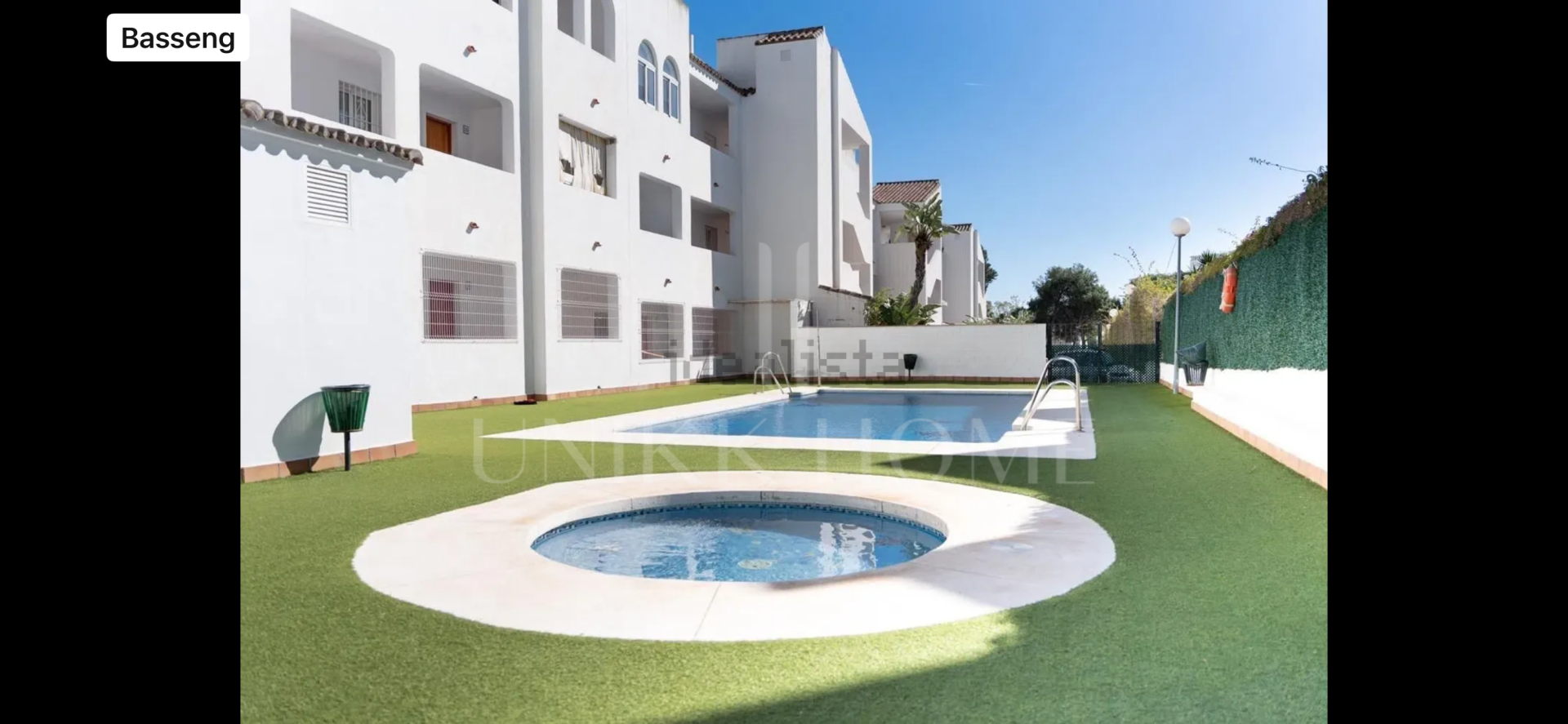 Top-Floor Apartment with expansive rooftop terrace & sea views in El Pilar, Estepona