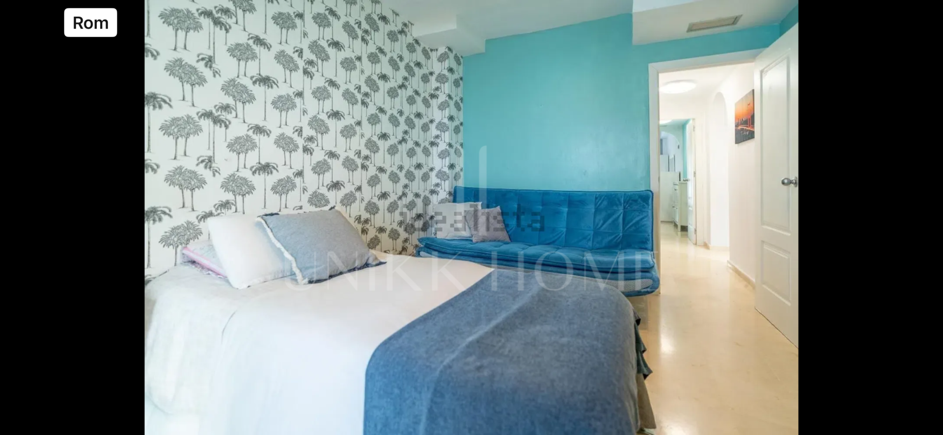 Top-Floor Apartment with expansive rooftop terrace & sea views in El Pilar, Estepona