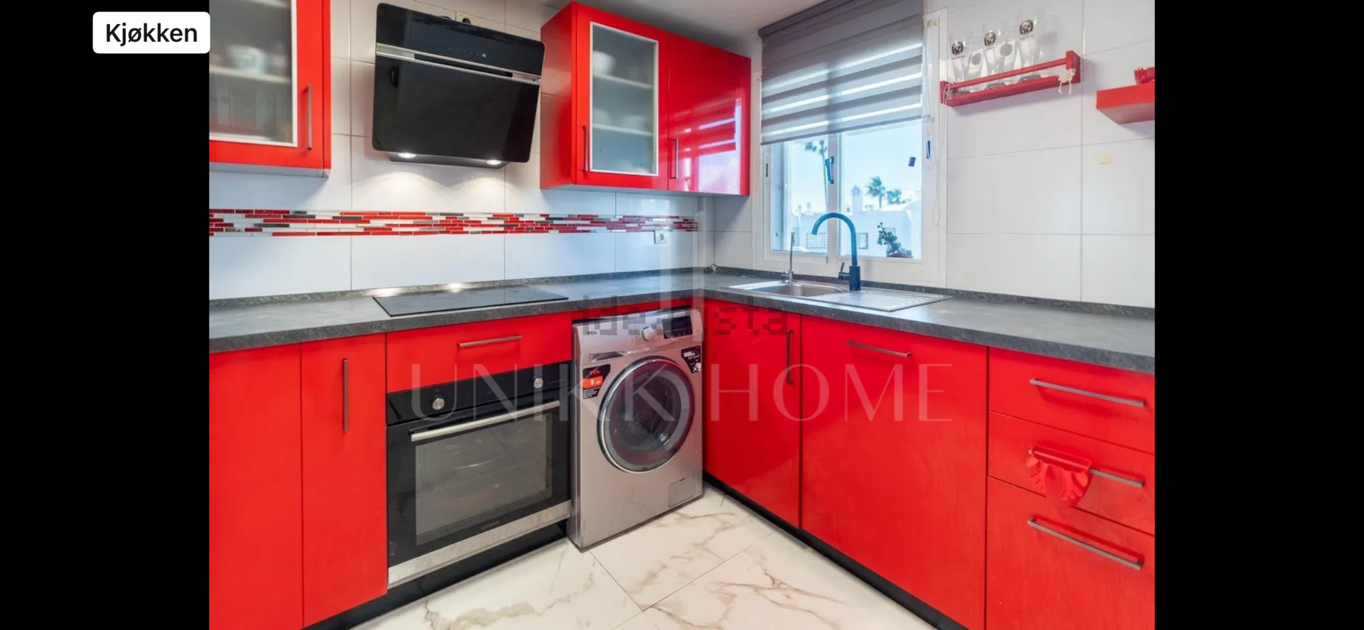 Top-Floor Apartment with expansive rooftop terrace & sea views in El Pilar, Estepona