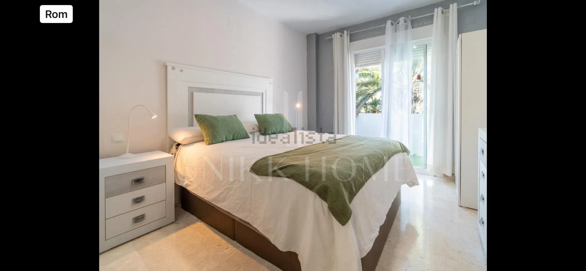 Top-Floor Apartment with expansive rooftop terrace & sea views in El Pilar, Estepona