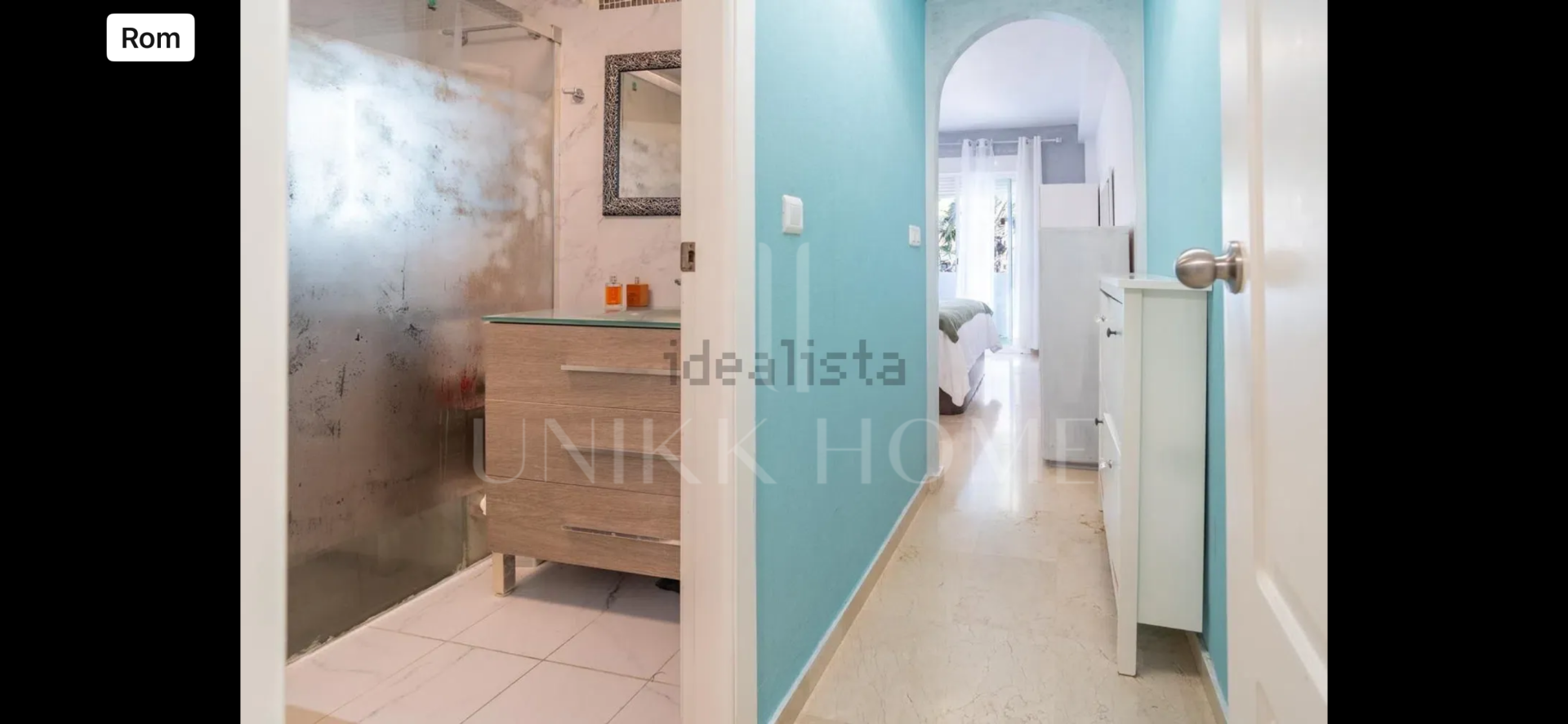 Top-Floor Apartment with expansive rooftop terrace & sea views in El Pilar, Estepona