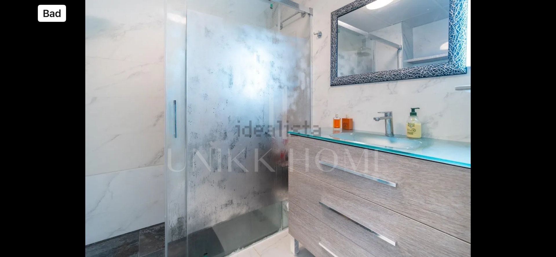 Top-Floor Apartment with expansive rooftop terrace & sea views in El Pilar, Estepona