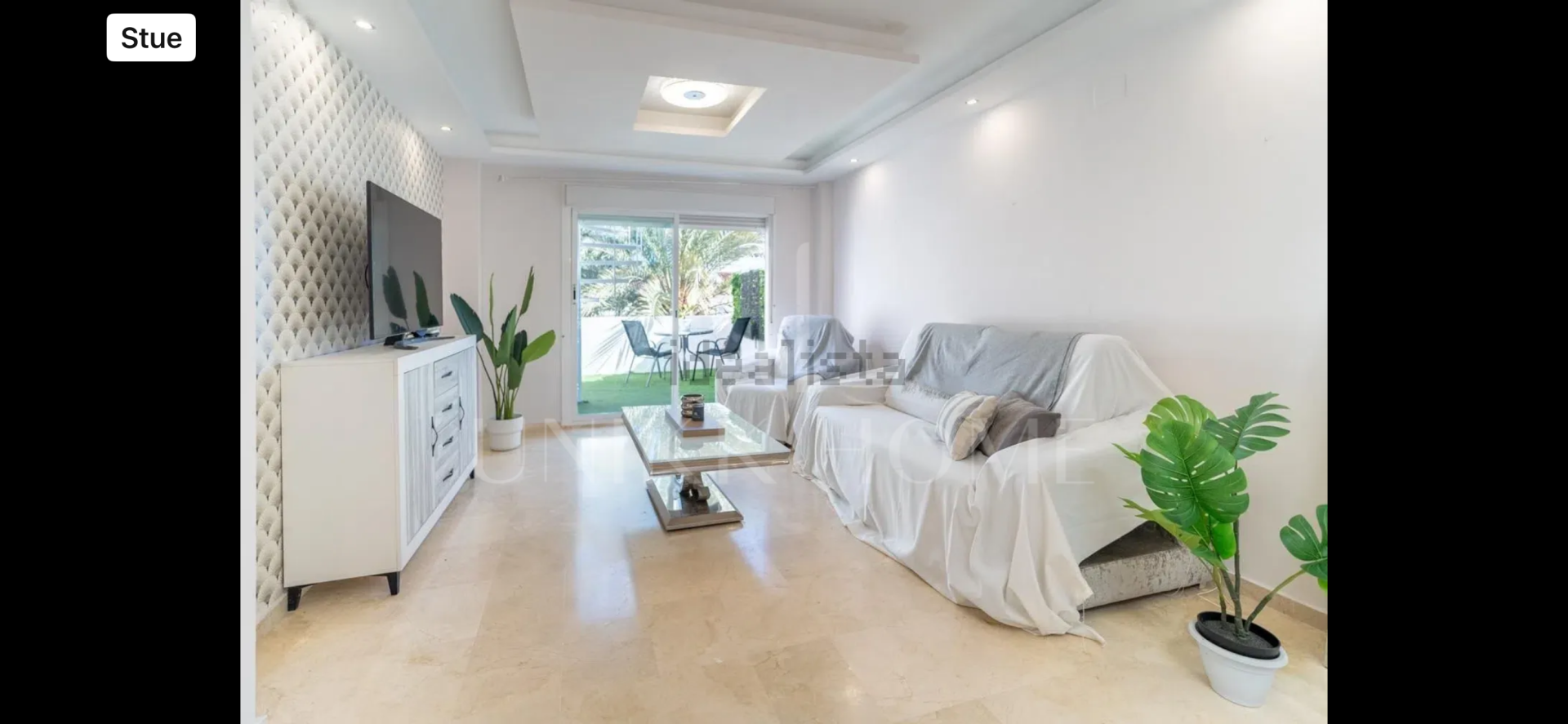Top-Floor Apartment with expansive rooftop terrace & sea views in El Pilar, Estepona