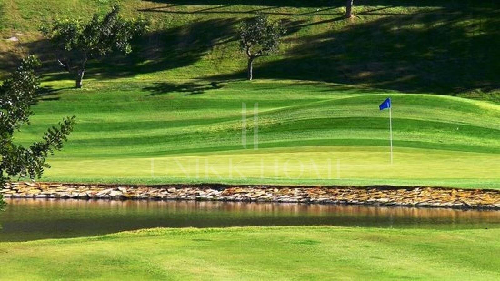 Exquisito proyecto de villa de seis dormitorios en Marbella Club Golf Resort con impresionantes vistas panorámicas al mar.