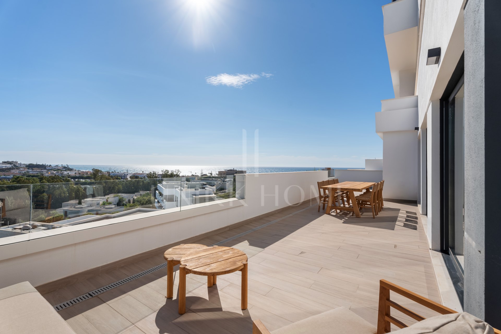 ELEGANT 4-BEDROOM HOME WITH EXPANSIVE TERRACE AND OPEN VIEWS IN LA CALA DE MIJAS