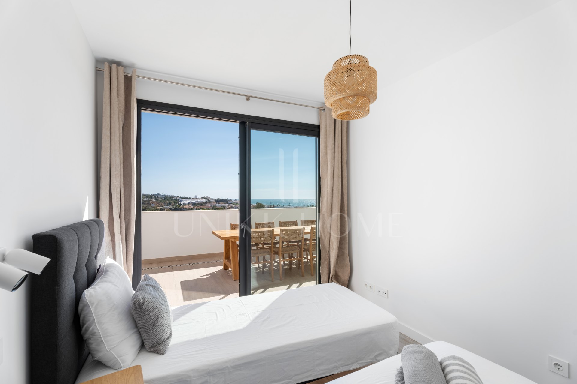 ELEGANT 4-BEDROOM HOME WITH EXPANSIVE TERRACE AND OPEN VIEWS IN LA CALA DE MIJAS
