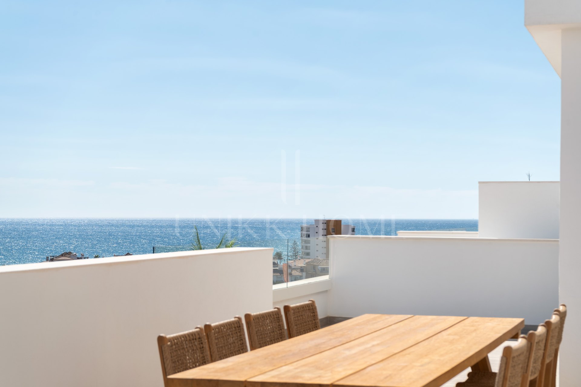 ELEGANT 4-BEDROOM HOME WITH EXPANSIVE TERRACE AND OPEN VIEWS IN LA CALA DE MIJAS