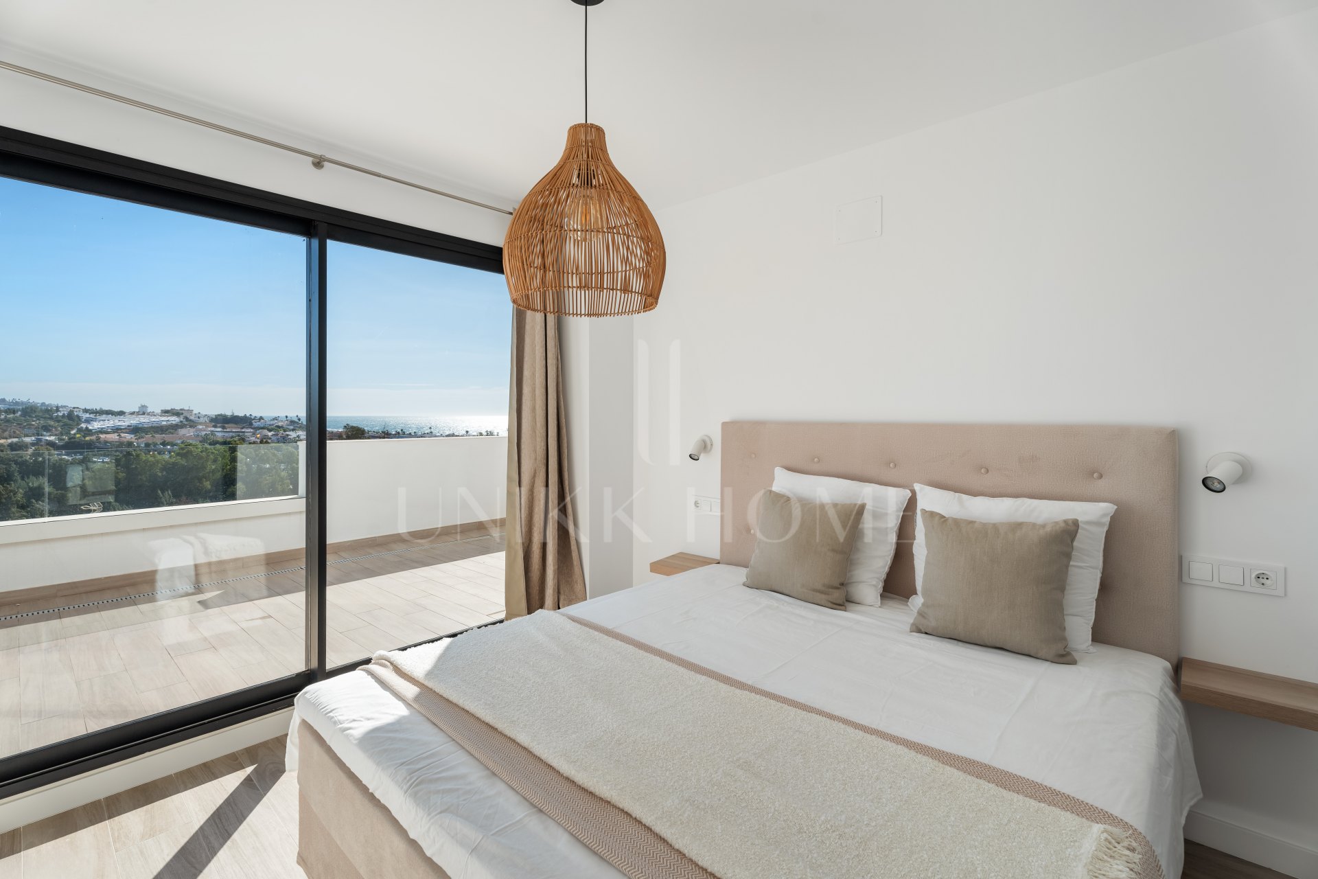 ELEGANT 4-BEDROOM HOME WITH EXPANSIVE TERRACE AND OPEN VIEWS IN LA CALA DE MIJAS