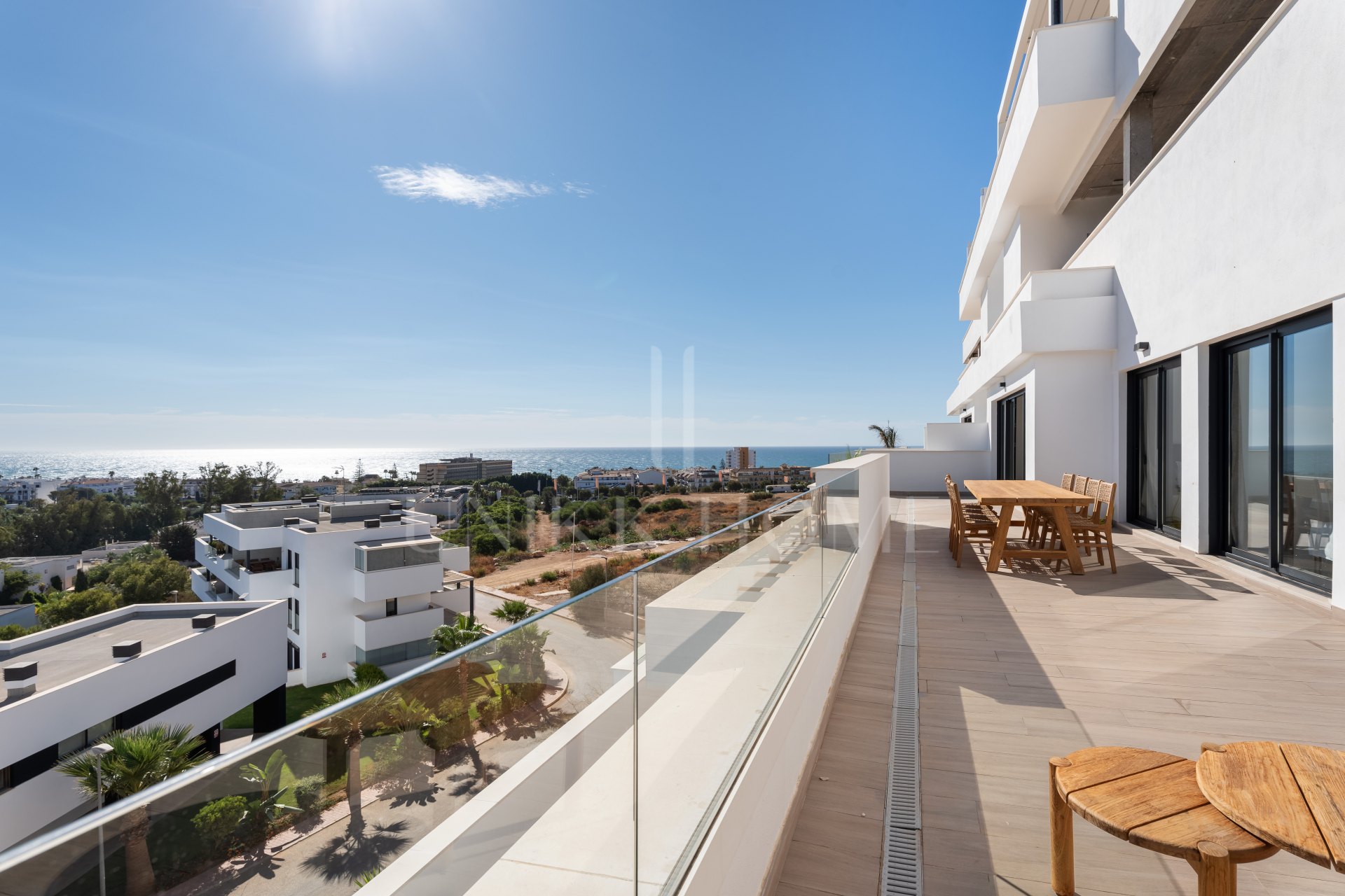 ELEGANT 4-BEDROOM HOME WITH EXPANSIVE TERRACE AND OPEN VIEWS IN LA CALA DE MIJAS