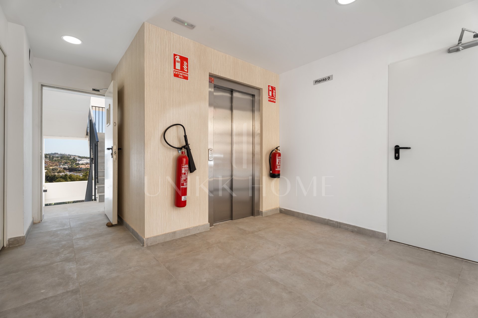 ELEGANT 4-BEDROOM HOME WITH EXPANSIVE TERRACE AND OPEN VIEWS IN LA CALA DE MIJAS