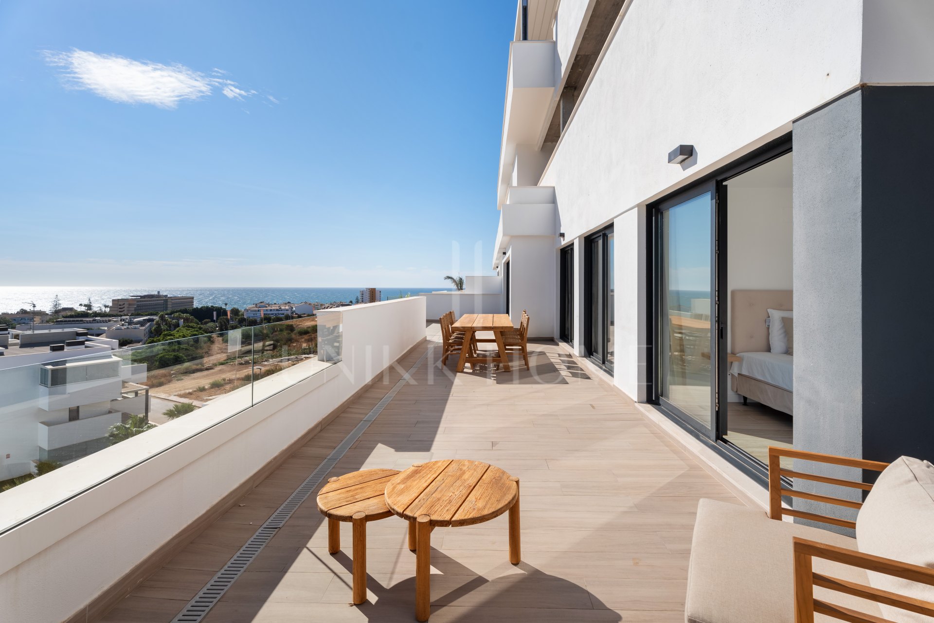 ELEGANT 4-BEDROOM HOME WITH EXPANSIVE TERRACE AND OPEN VIEWS IN LA CALA DE MIJAS