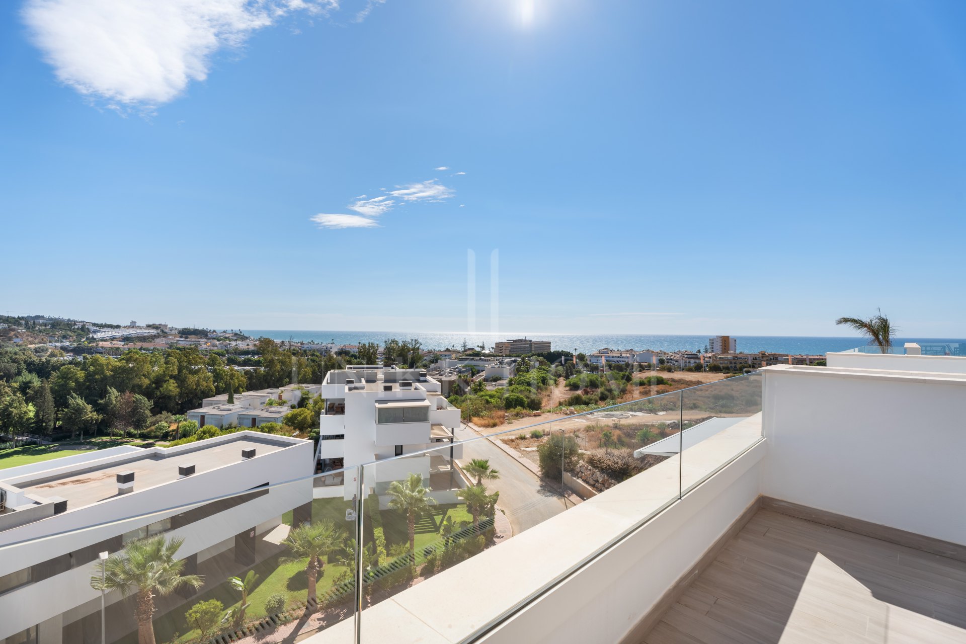 ELEGANT 4-BEDROOM HOME WITH EXPANSIVE TERRACE AND OPEN VIEWS IN LA CALA DE MIJAS