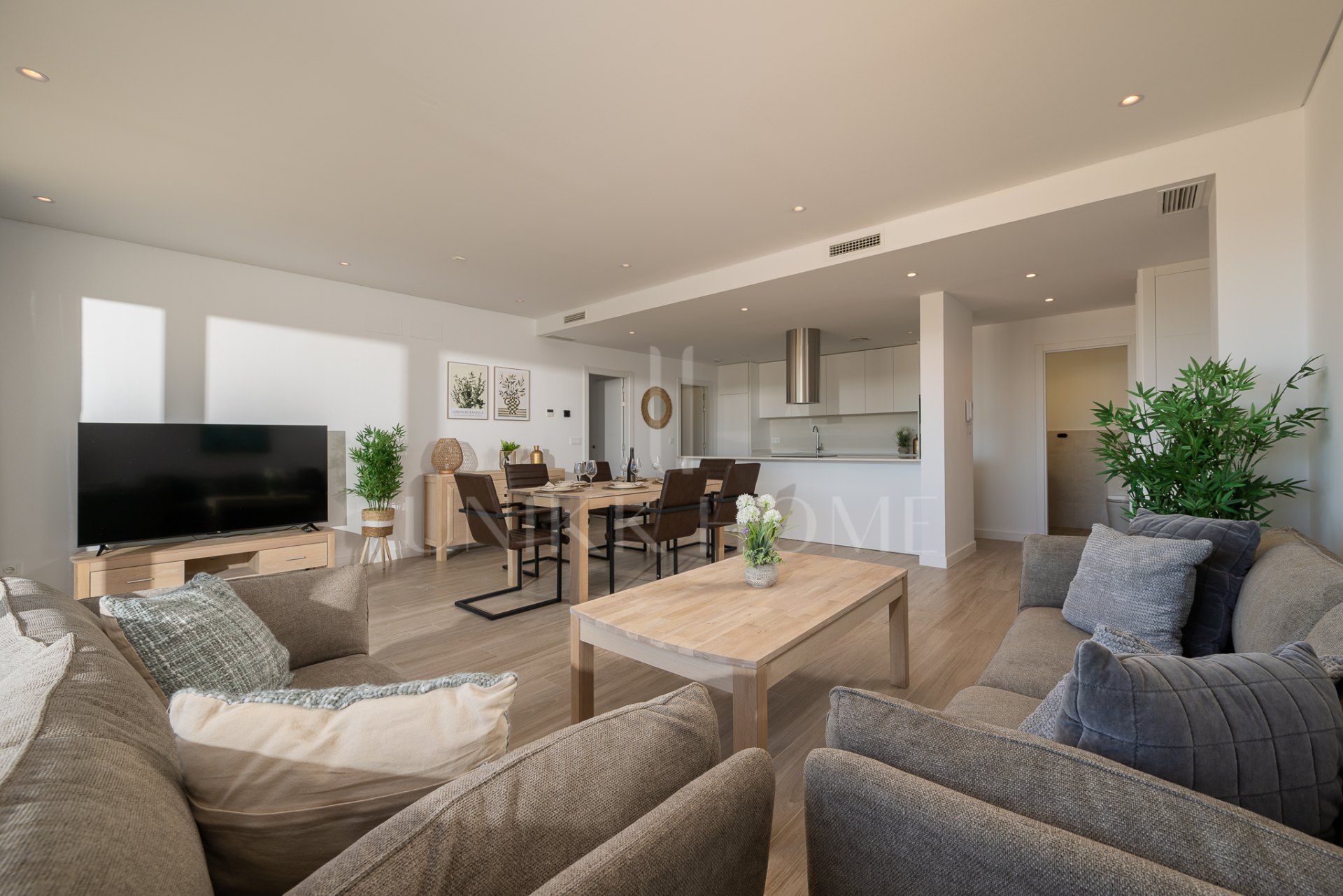 SPACIOUS 4-BEDROOM APARTMENT WITH 82 M² TERRACE, SEA & GOLF VIEWS IN LA CALA DE MIJAS