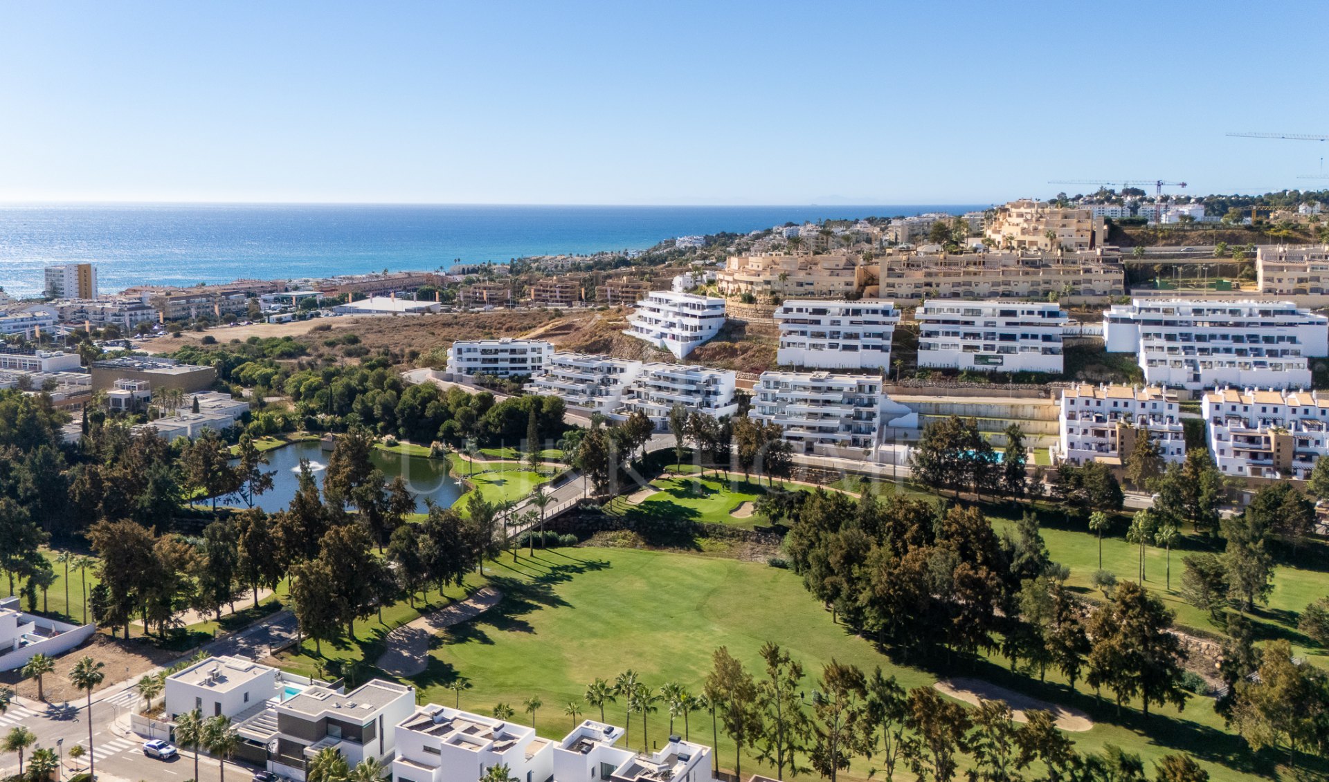SPACIOUS 4-BEDROOM APARTMENT WITH 82 M² TERRACE, SEA & GOLF VIEWS IN LA CALA DE MIJAS