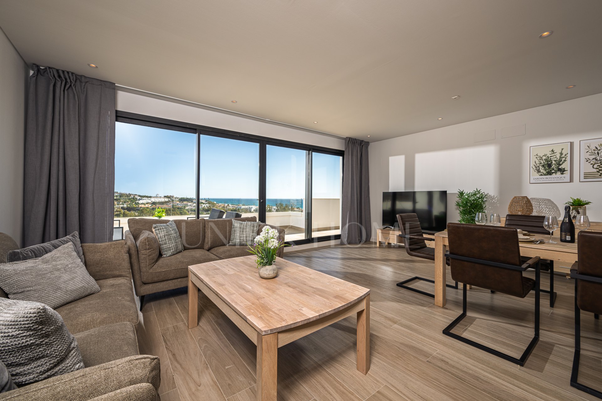 SPACIOUS 4-BEDROOM APARTMENT WITH 82 M² TERRACE, SEA & GOLF VIEWS IN LA CALA DE MIJAS
