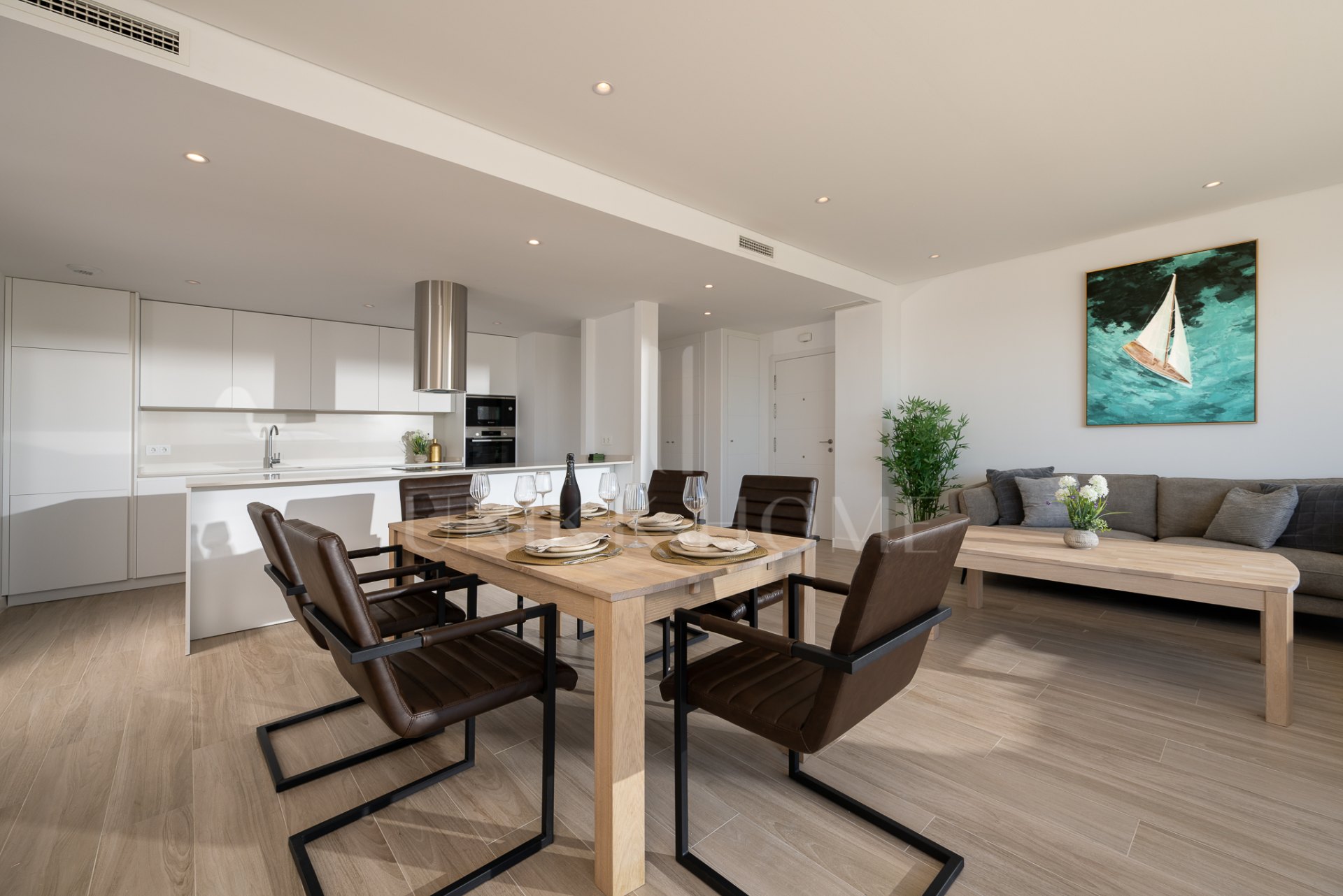SPACIOUS 4-BEDROOM APARTMENT WITH 82 M² TERRACE, SEA & GOLF VIEWS IN LA CALA DE MIJAS
