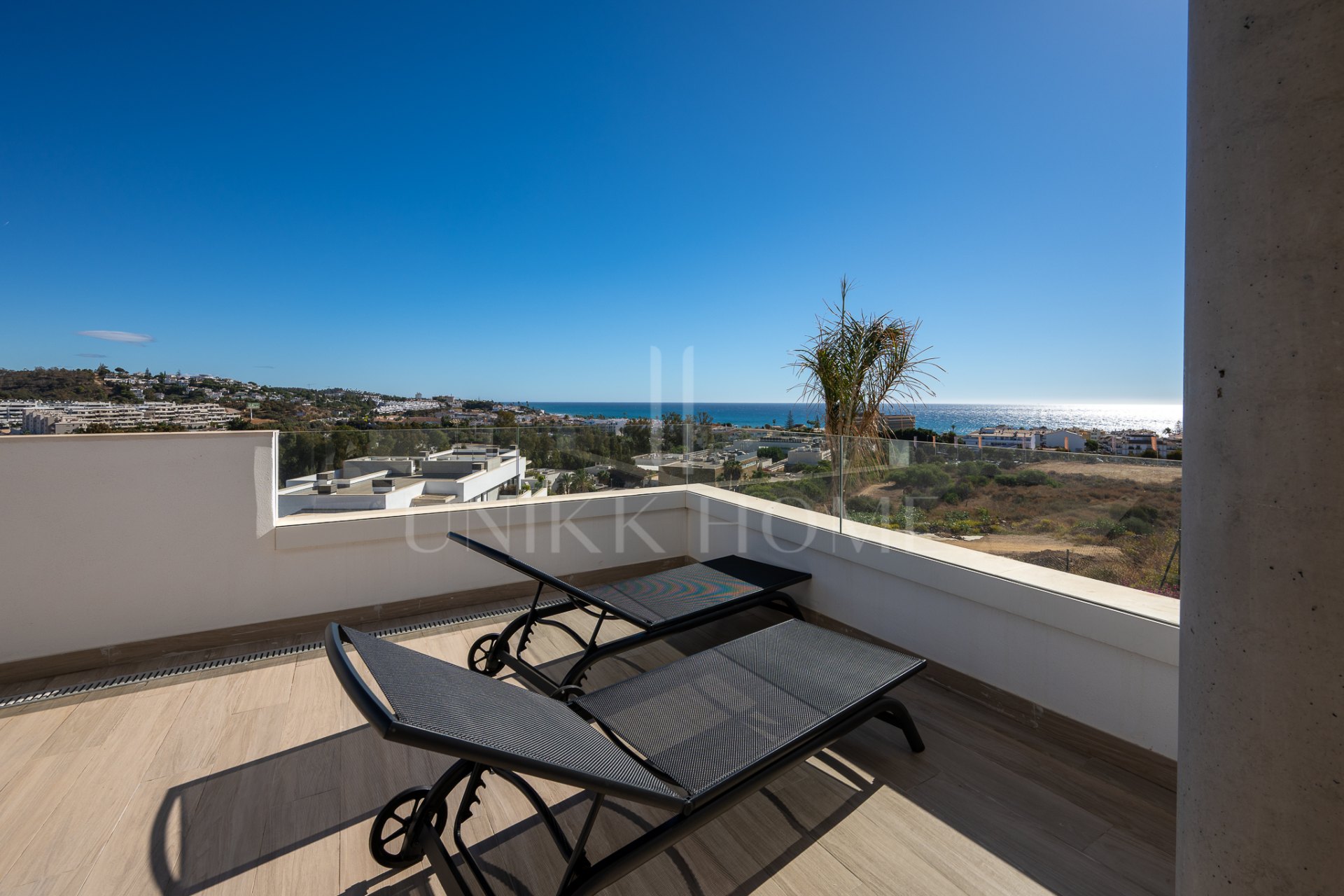 SPACIOUS 4-BEDROOM APARTMENT WITH 82 M² TERRACE, SEA & GOLF VIEWS IN LA CALA DE MIJAS