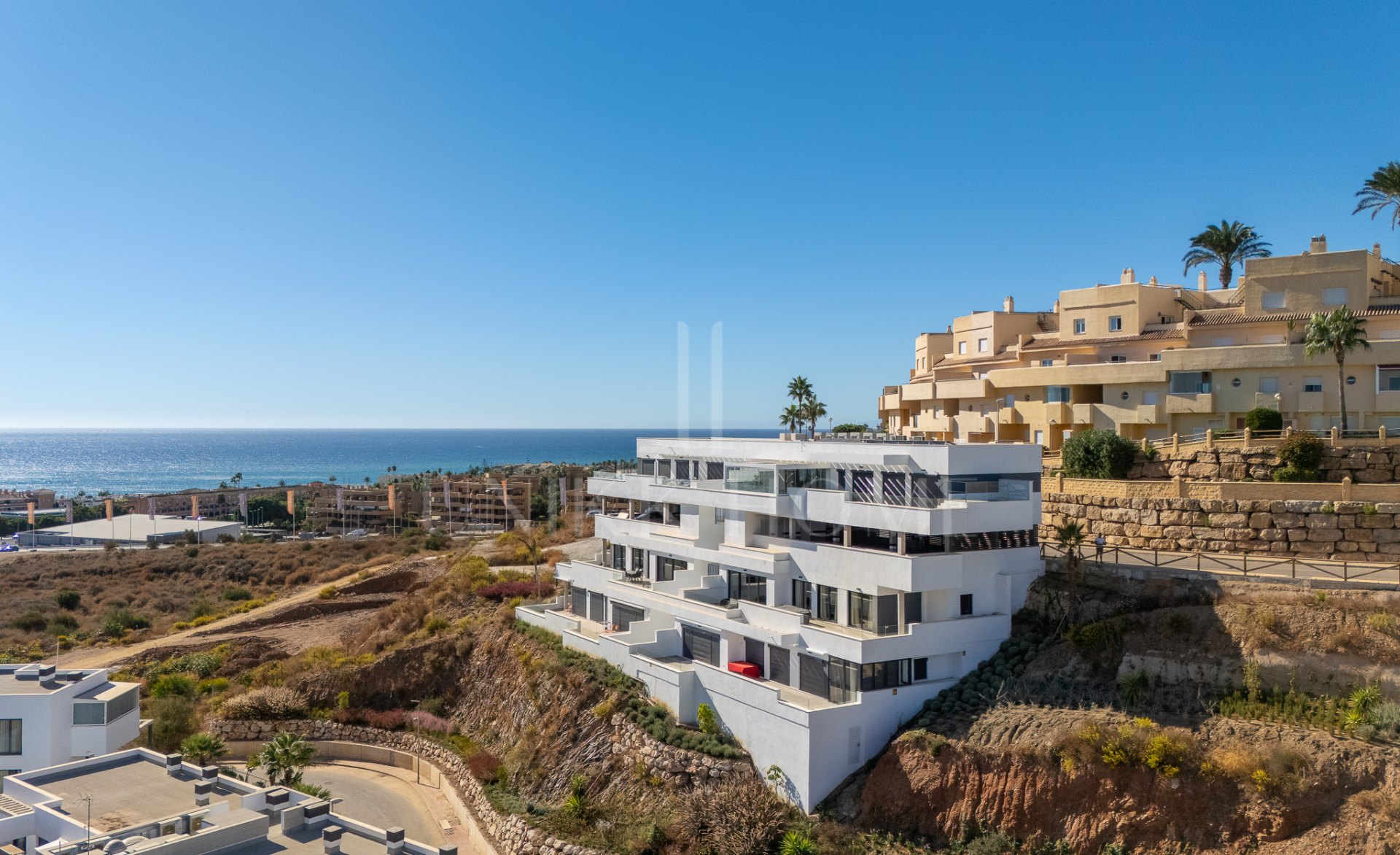 SPACIOUS 4-BEDROOM APARTMENT WITH 82 M² TERRACE, SEA & GOLF VIEWS IN LA CALA DE MIJAS