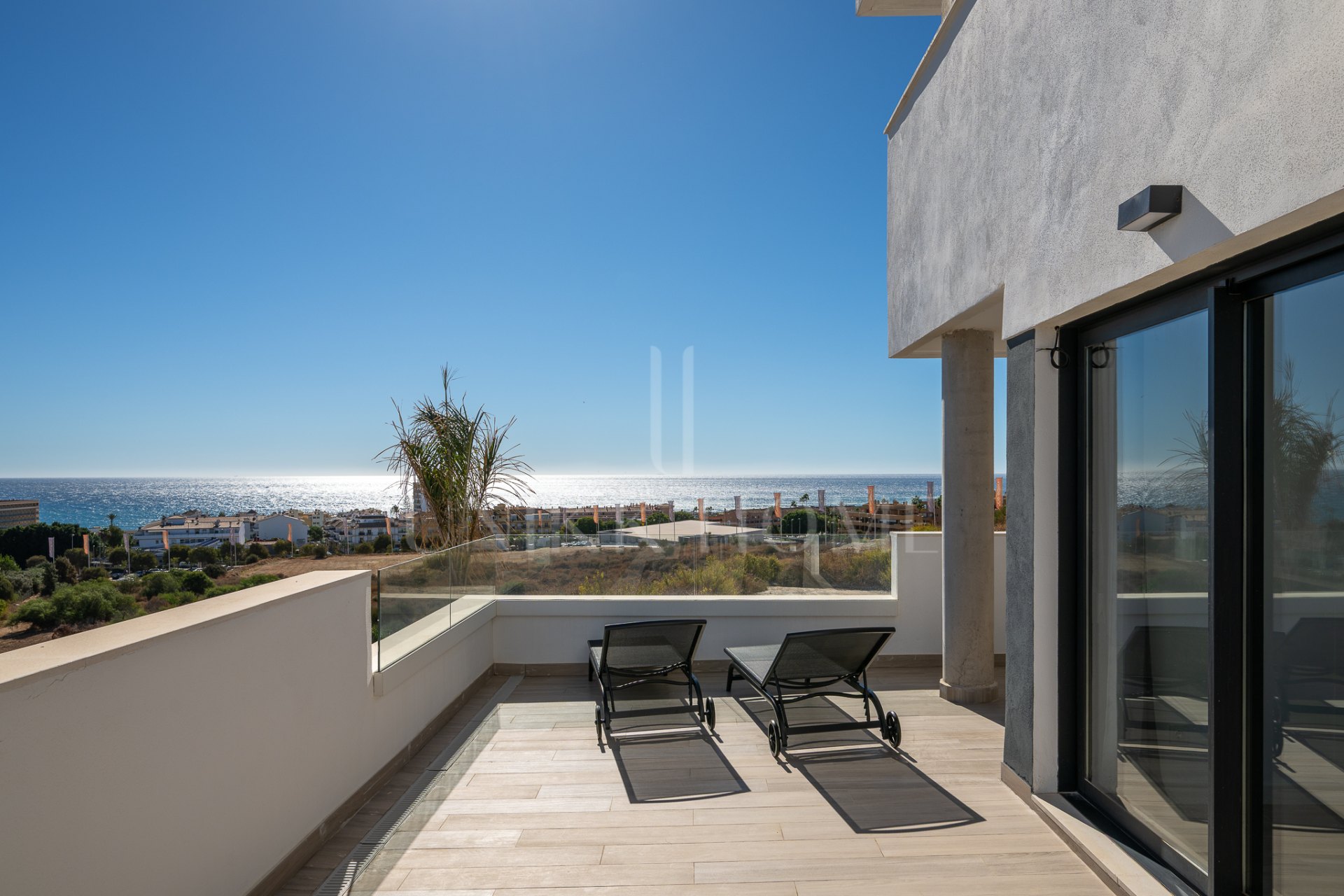 SPACIOUS 4-BEDROOM APARTMENT WITH 82 M² TERRACE, SEA & GOLF VIEWS IN LA CALA DE MIJAS