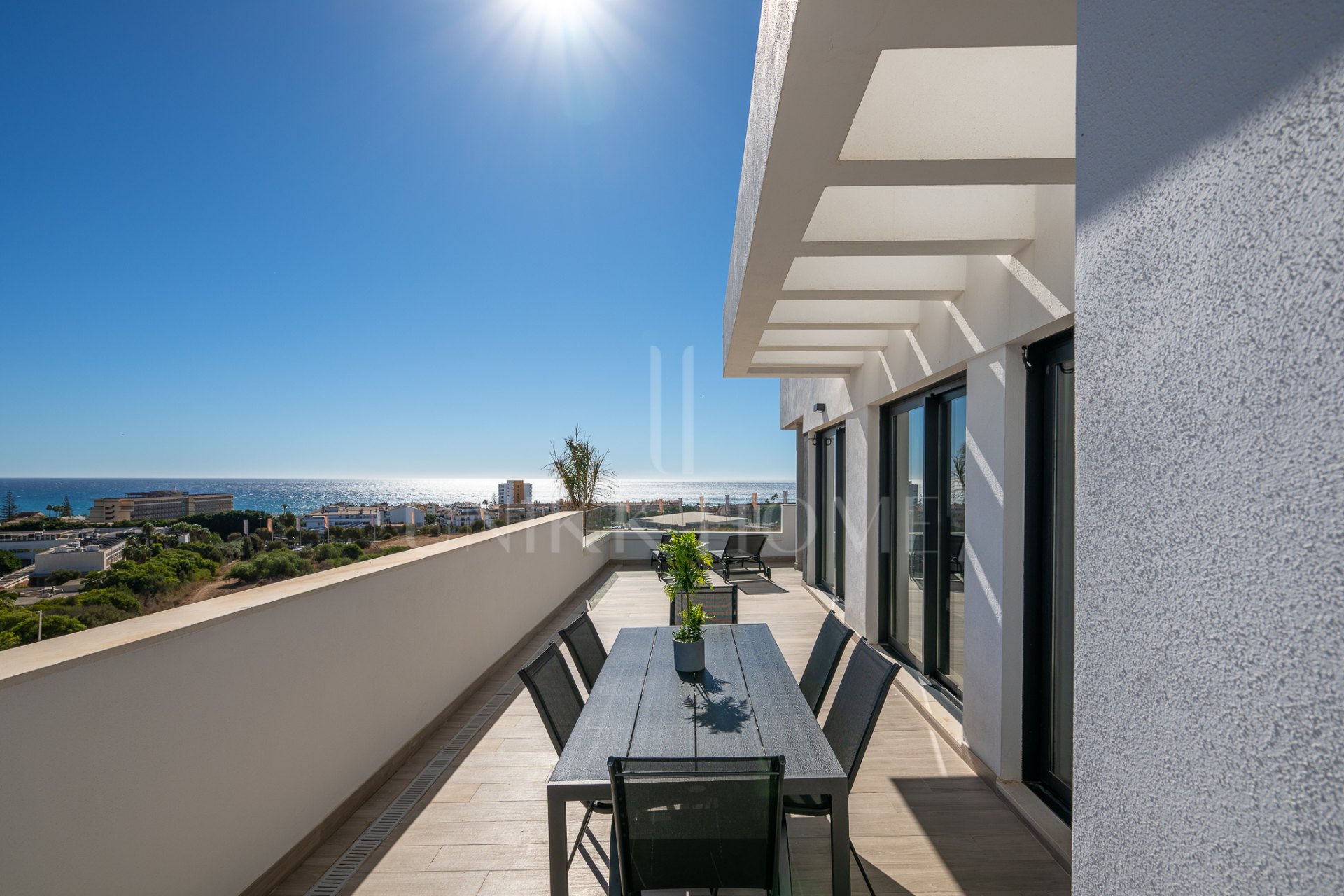 SPACIOUS 4-BEDROOM APARTMENT WITH 82 M² TERRACE, SEA & GOLF VIEWS IN LA CALA DE MIJAS