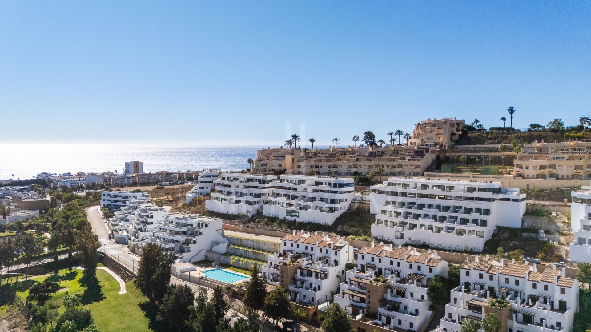 SPACIOUS 4-BEDROOM APARTMENT WITH 82 M² TERRACE, SEA & GOLF VIEWS IN LA CALA DE MIJAS