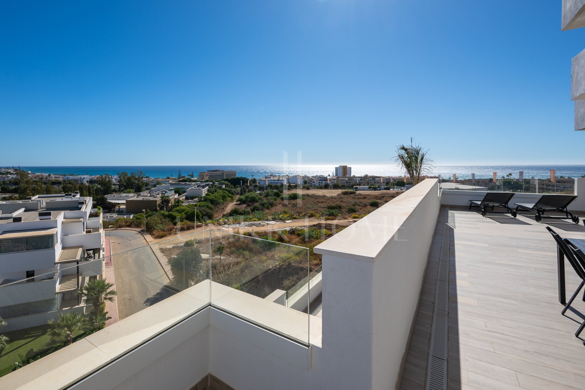 SPACIOUS 4-BEDROOM APARTMENT WITH 82 M² TERRACE, SEA & GOLF VIEWS IN LA CALA DE MIJAS