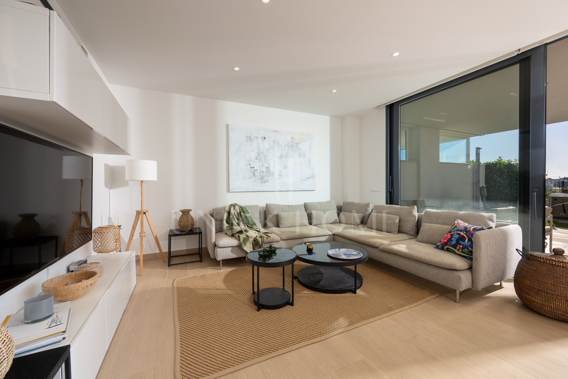 Residencia Exclusiva en Planta Baja en Higuerón West – Lujo Listo para Entrar a Vivir