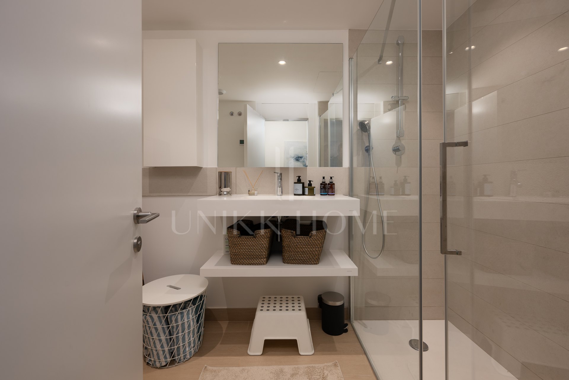 Residencia Exclusiva en Planta Baja en Higuerón West – Lujo Listo para Entrar a Vivir