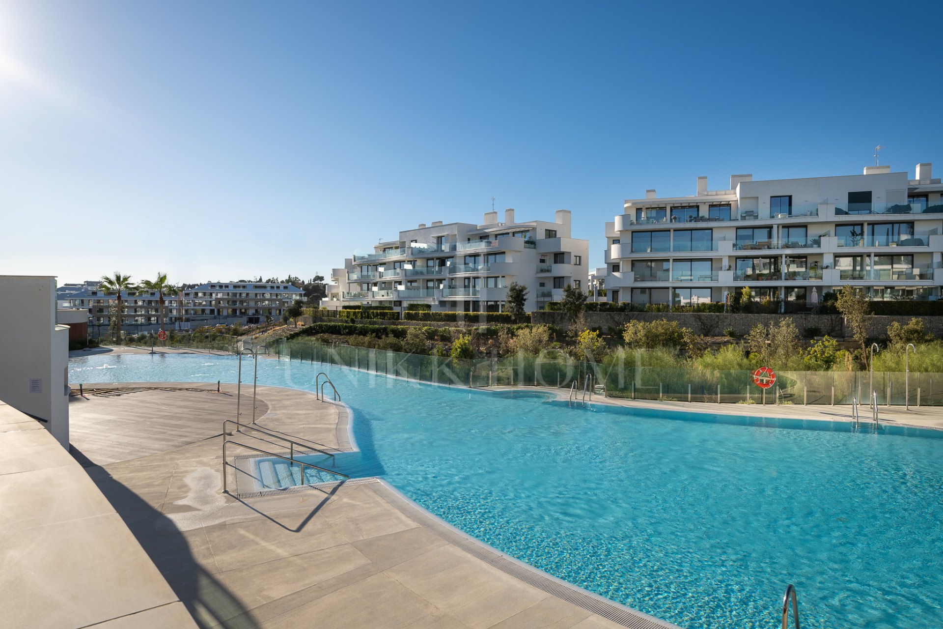 Residencia Exclusiva en Planta Baja en Higuerón West – Lujo Listo para Entrar a Vivir