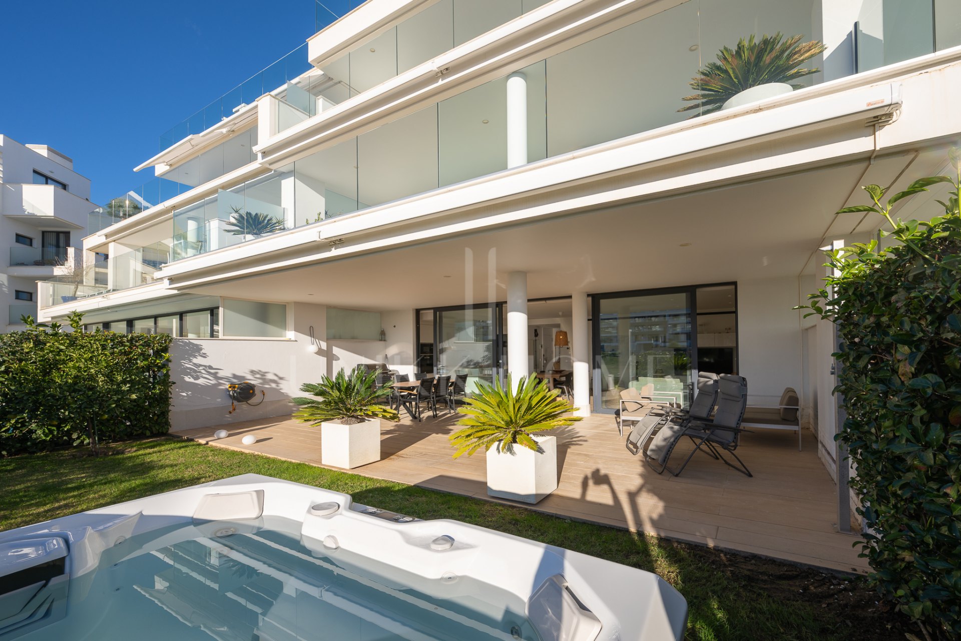 Residencia Exclusiva en Planta Baja en Higuerón West – Lujo Listo para Entrar a Vivir