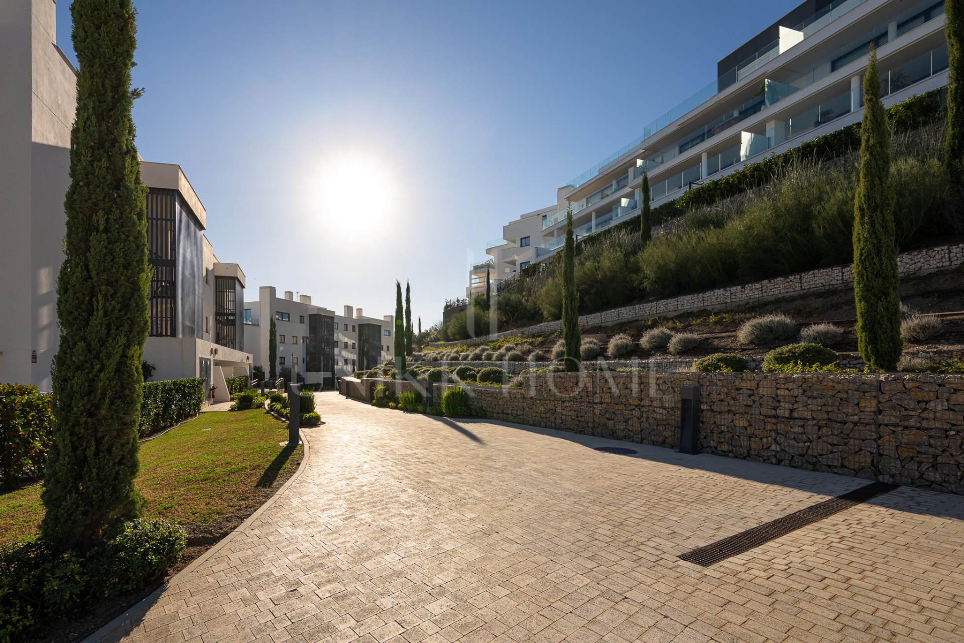 Residencia Exclusiva en Planta Baja en Higuerón West – Lujo Listo para Entrar a Vivir