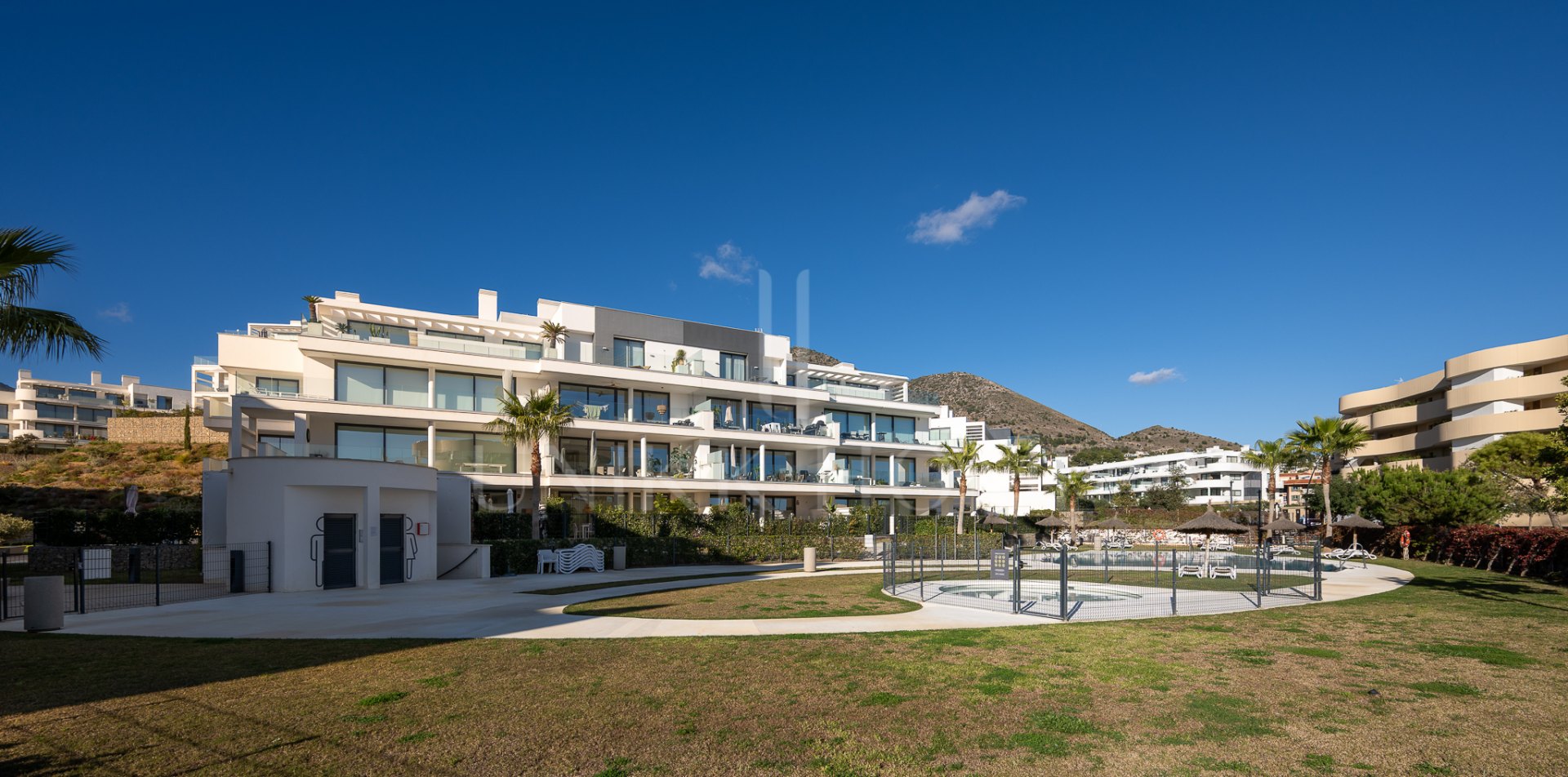 Residencia Exclusiva en Planta Baja en Higuerón West – Lujo Listo para Entrar a Vivir