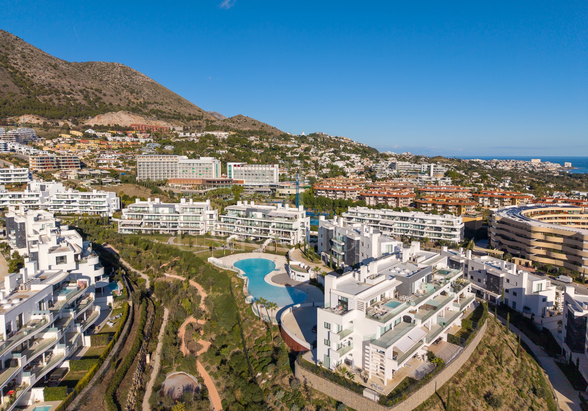 Residencia Exclusiva en Planta Baja en Higuerón West – Lujo Listo para Entrar a Vivir