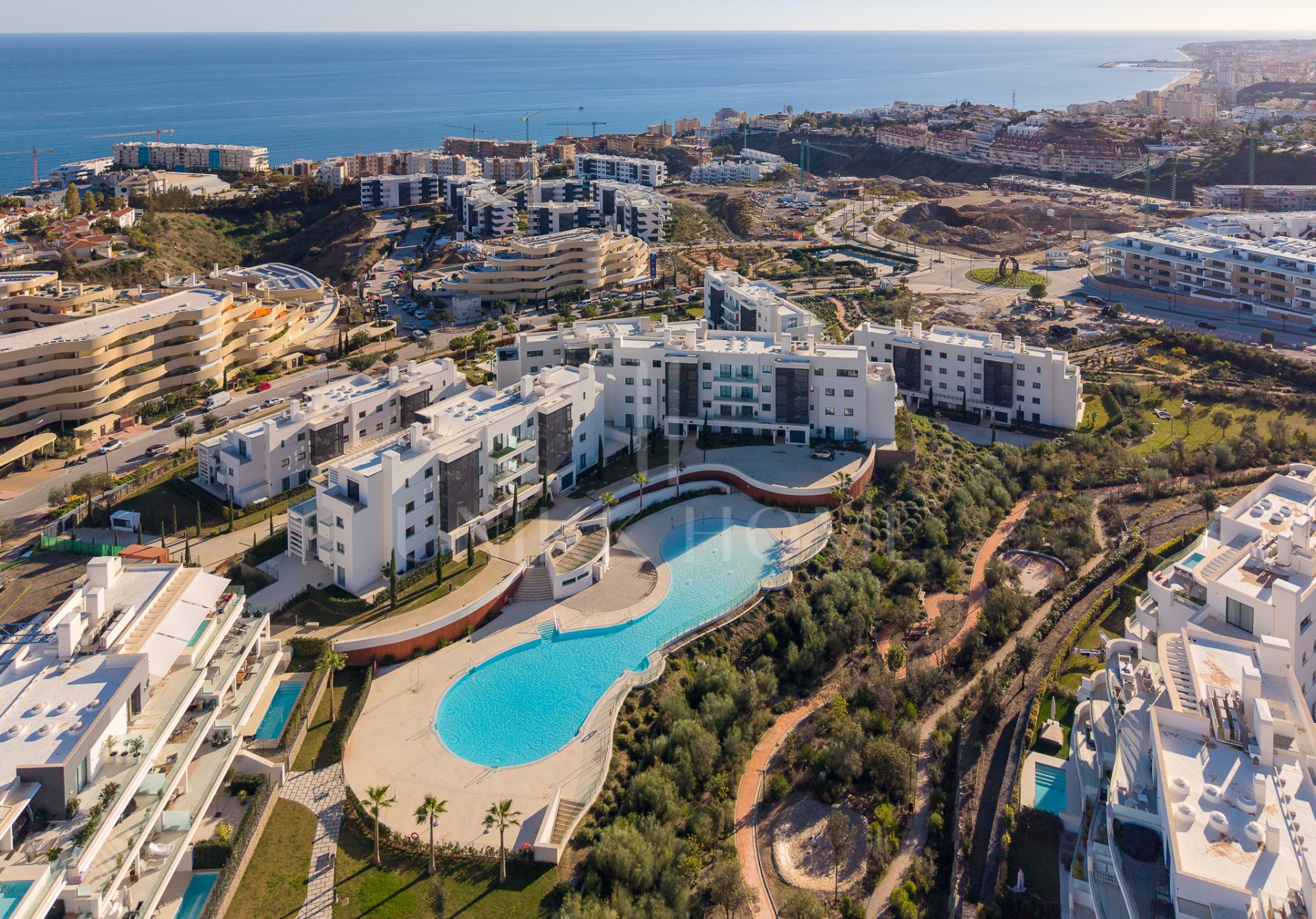 Residencia Exclusiva en Planta Baja en Higuerón West – Lujo Listo para Entrar a Vivir