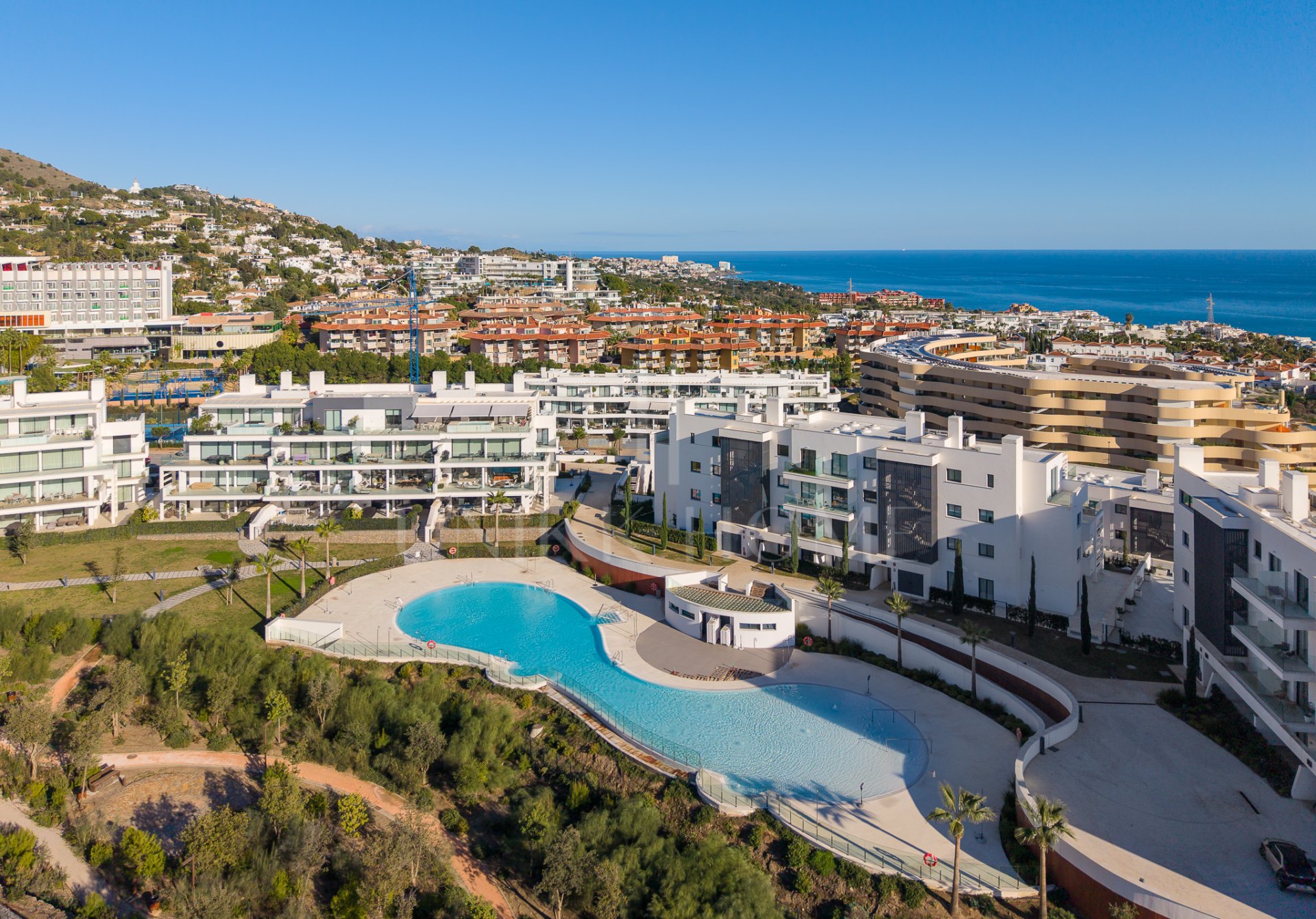 Residencia Exclusiva en Planta Baja en Higuerón West – Lujo Listo para Entrar a Vivir