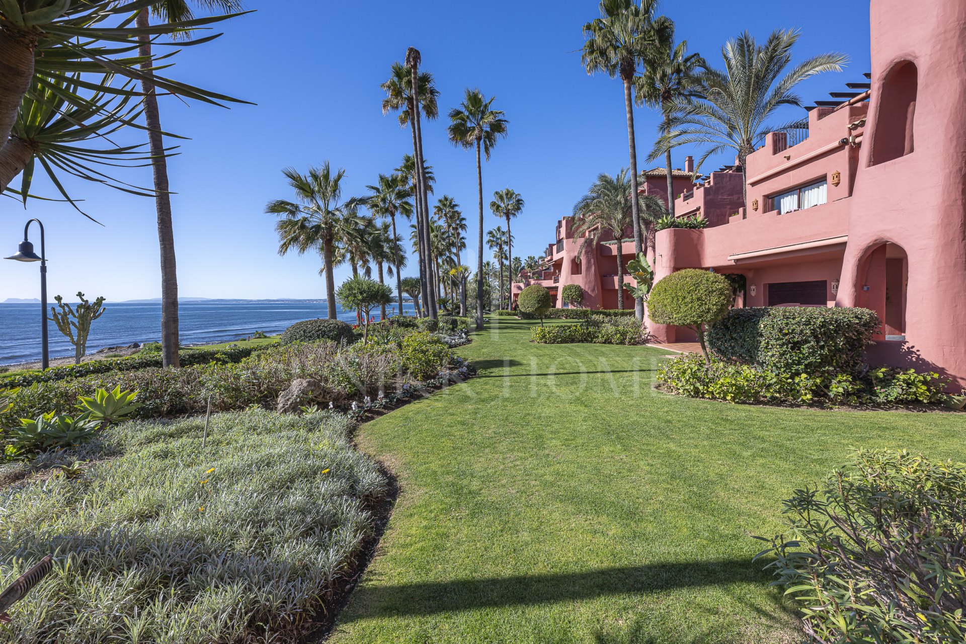 GROUND FLOOR APARTMENT - LUXURY - ESTEPONA