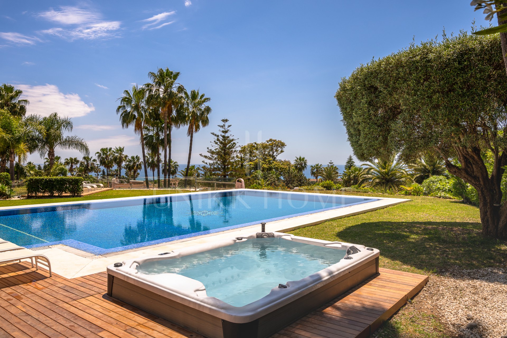 Elegante Villa Mediterránea en la Prestigiosa Hacienda Las Chapas, Marbella, con Licencia Turística en Vigor