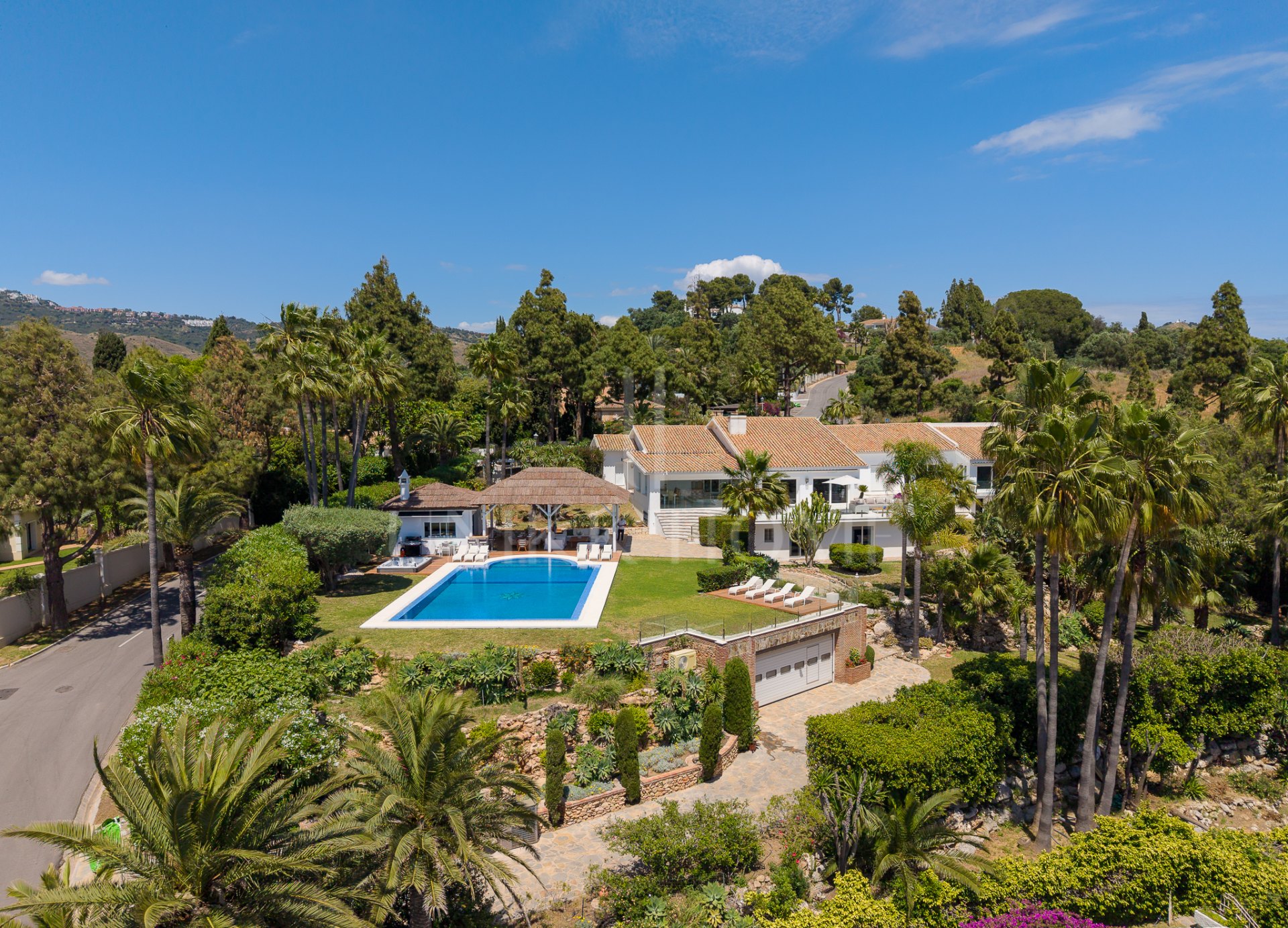 Elegante Villa Mediterránea en la Prestigiosa Hacienda Las Chapas, Marbella, con Licencia Turística en Vigor