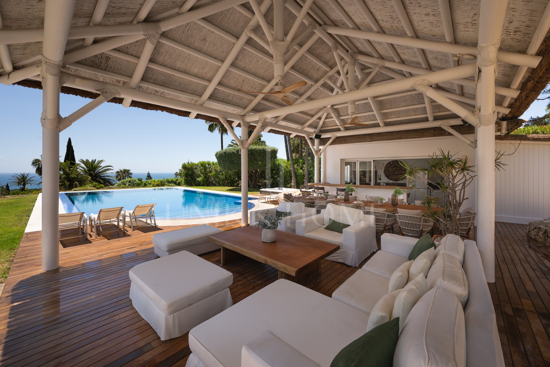 Elegante Villa Mediterránea en la Prestigiosa Hacienda Las Chapas, Marbella, con Licencia Turística en Vigor