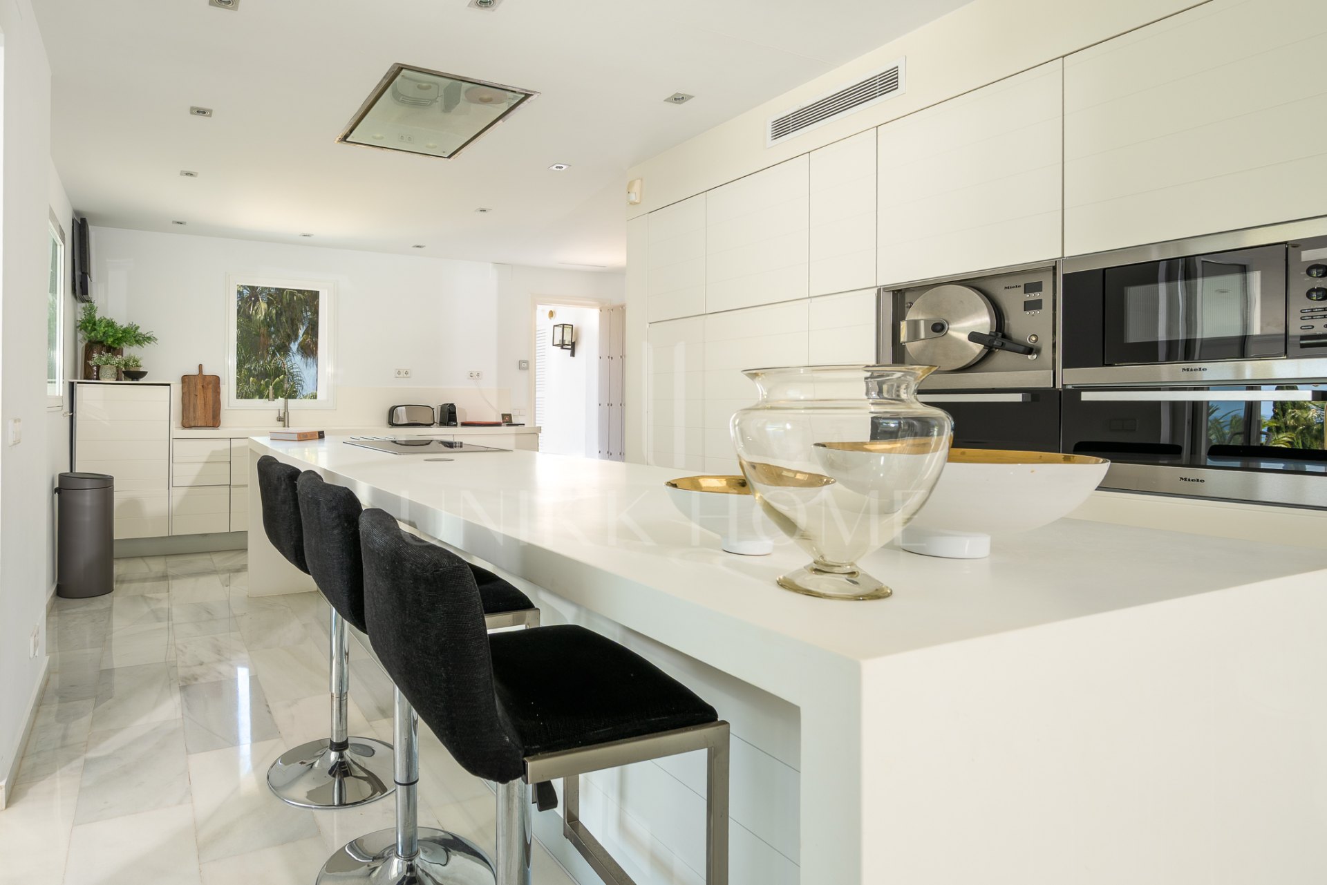 Elegante Villa Mediterránea en la Prestigiosa Hacienda Las Chapas, Marbella, con Licencia Turística en Vigor