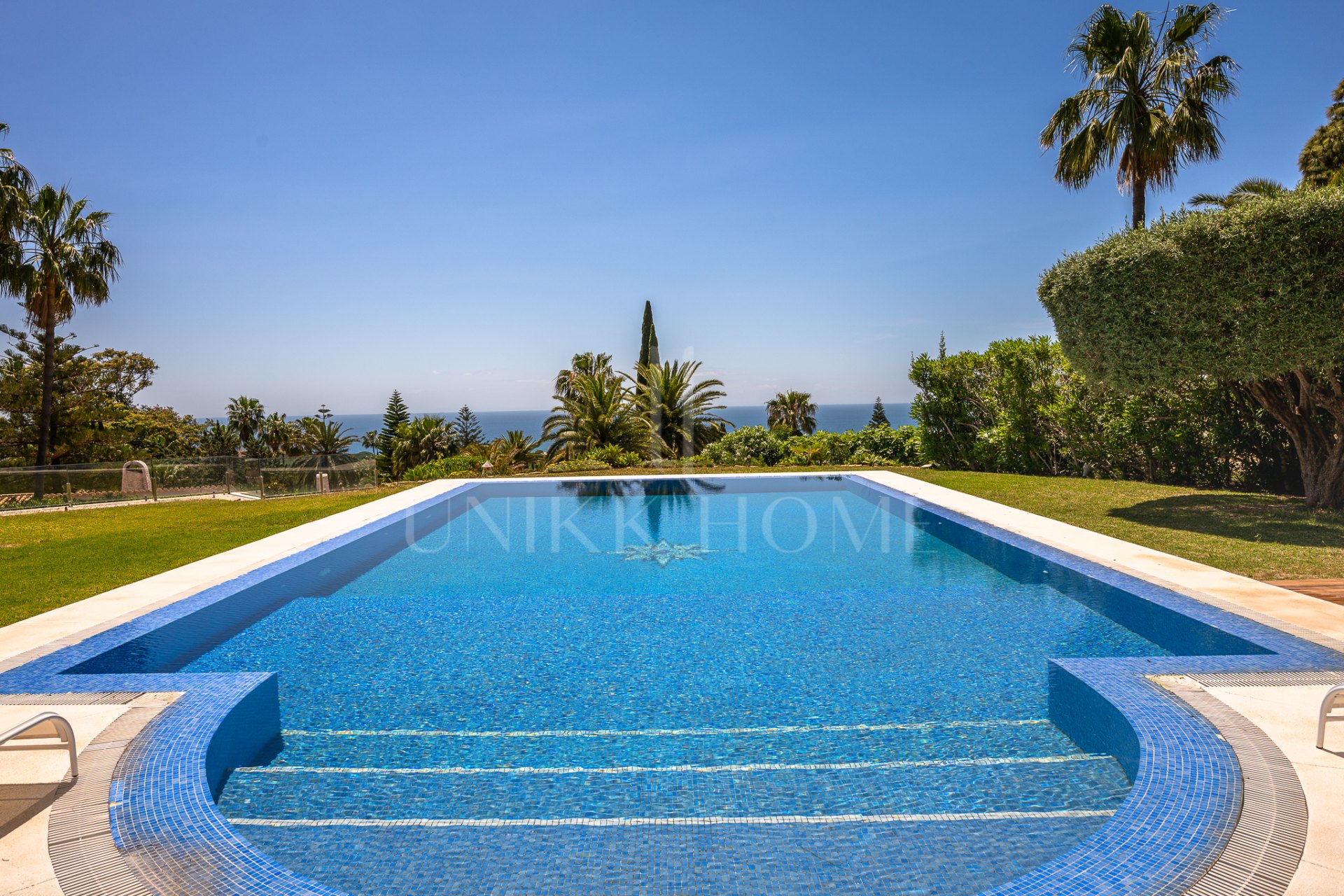 Elegante Villa Mediterránea en la Prestigiosa Hacienda Las Chapas, Marbella, con Licencia Turística en Vigor