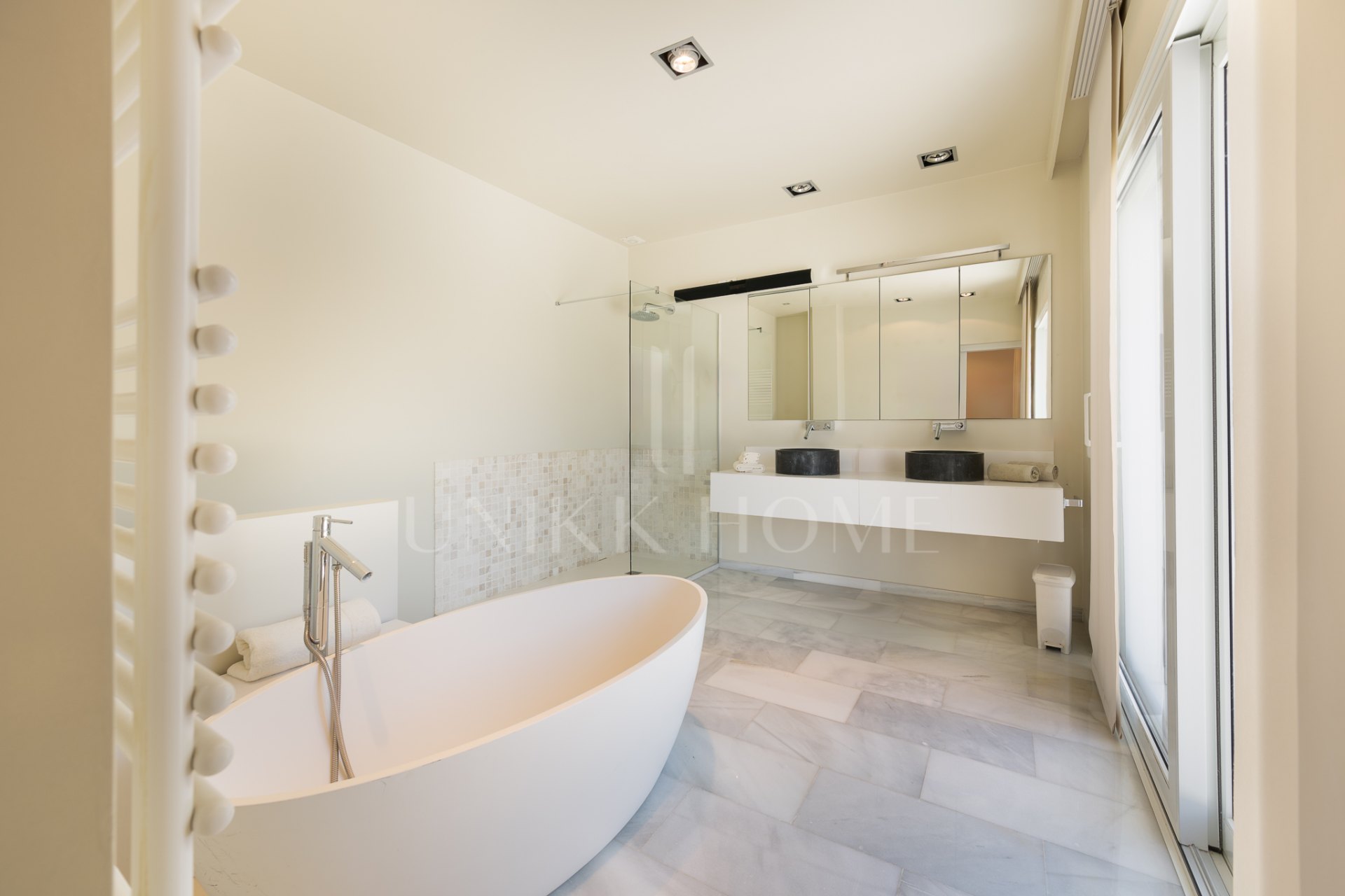 Elegante Villa Mediterránea en la Prestigiosa Hacienda Las Chapas, Marbella, con Licencia Turística en Vigor